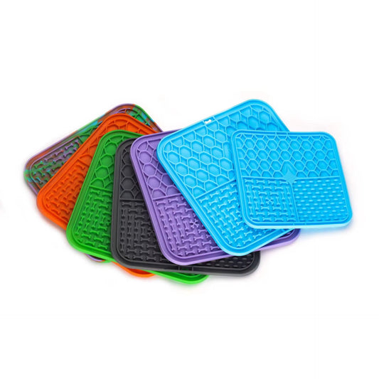 Innovative Dog Licking Mat - Slow Feeder for Engaging Playtime and Mealtime